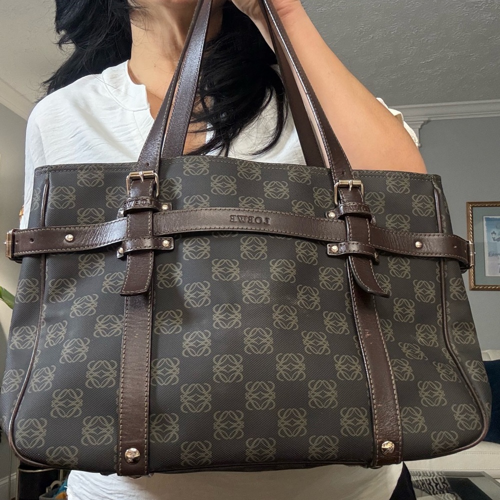 Loewe Vintage Anagram Logo Tote Bag
Brown and Black Shoulder Bag - Picture 2 of 16